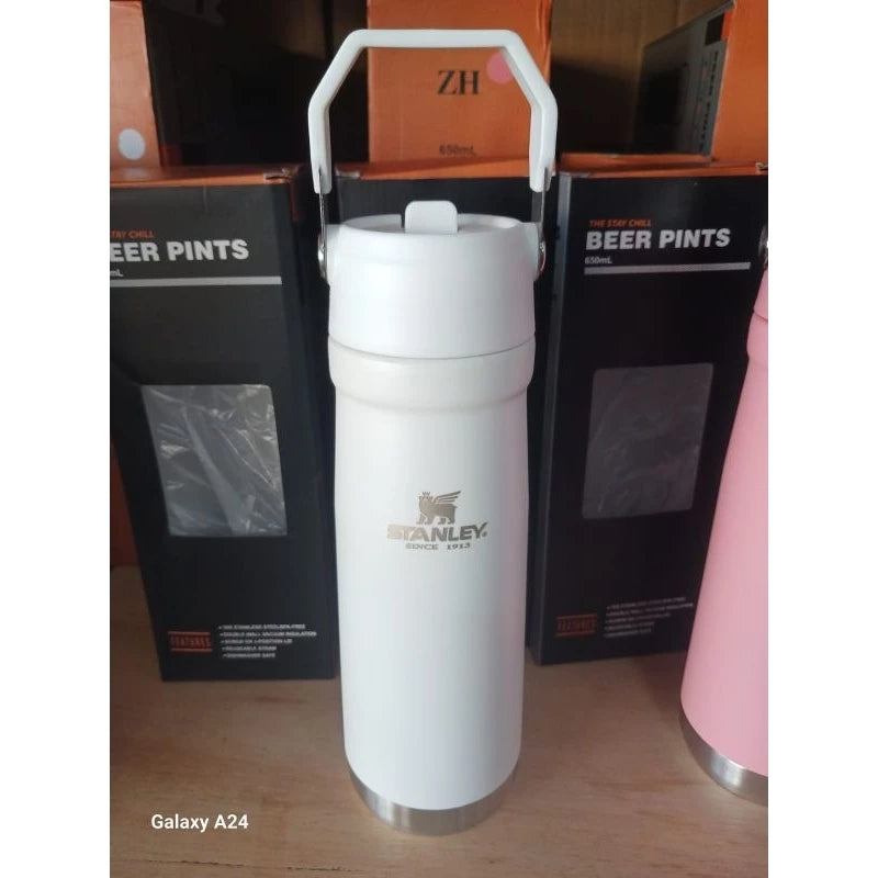 garrafa térmica Stanley de 650ml com bico muito linda