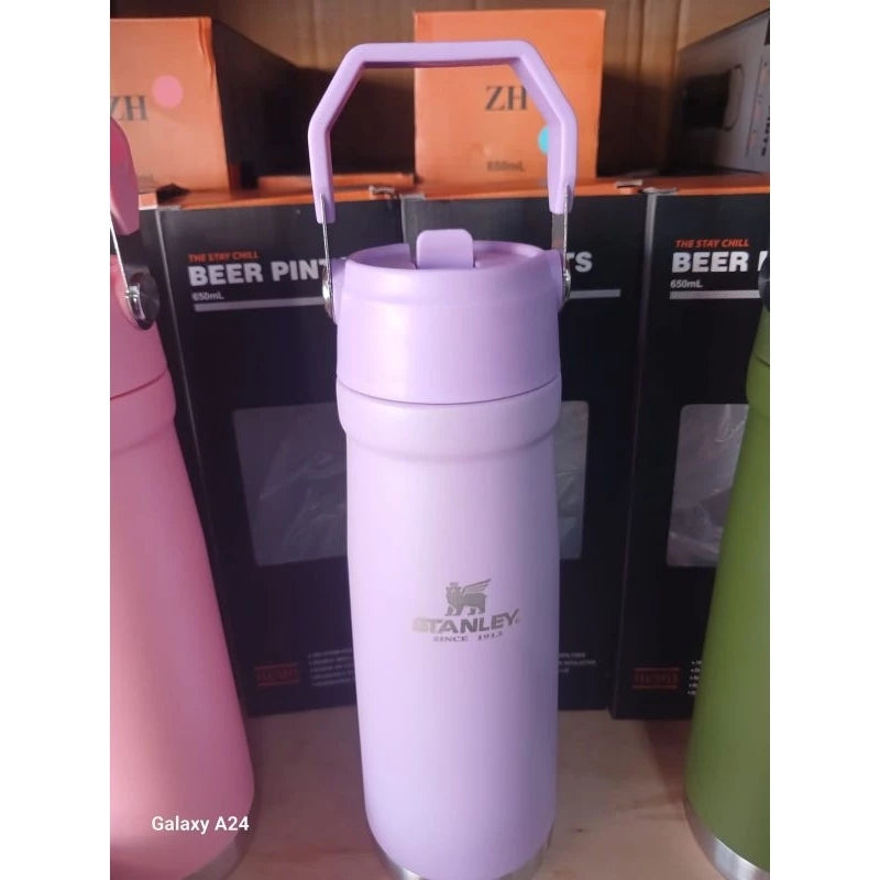 garrafa térmica Stanley de 650ml com bico muito linda