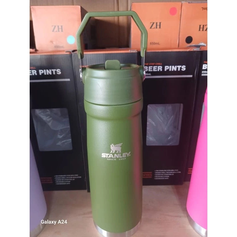 garrafa térmica Stanley de 650ml com bico muito linda