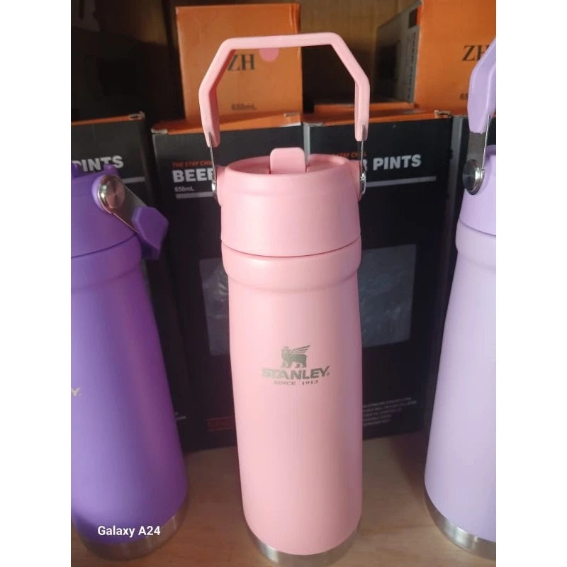 garrafa térmica Stanley de 650ml com bico muito linda