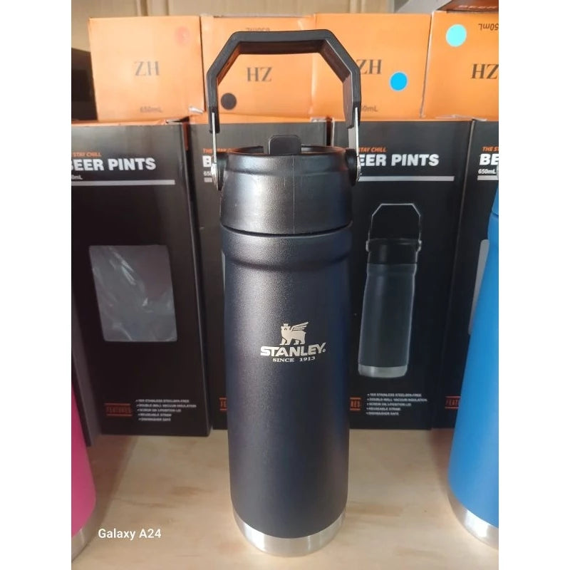 garrafa térmica Stanley de 650ml com bico muito linda